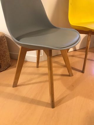 Sillas Maisons du Monde grises y amarillas