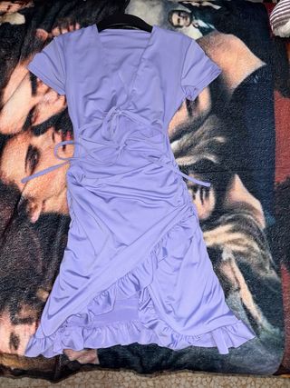 Vestido morado con volantes