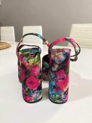 Zapatos ASOS fiesta tacón plataforma floral