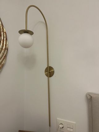 Lámparas de pared doradas con globo de cristal