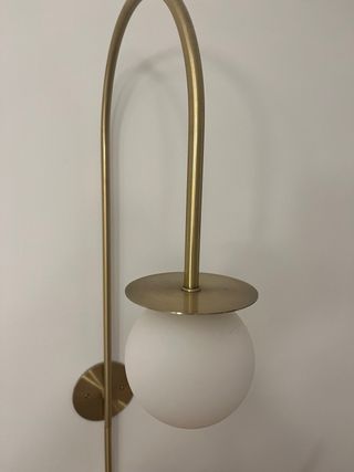 Lámparas de pared doradas con globo de cristal