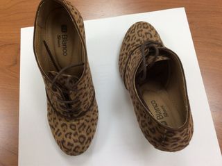 Zapatos de tacón estampado... tallas 37,5 y 38