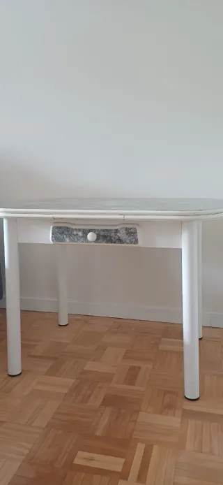 Silla y Mesa de comedor con cajón