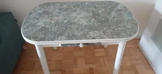 Silla y Mesa de comedor con cajón