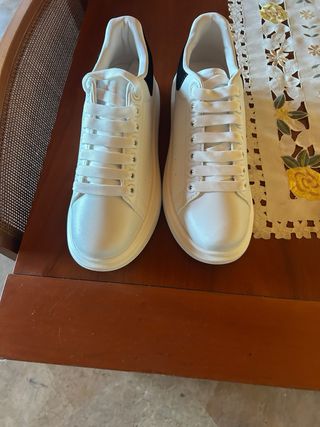 Alexander McQueen Bambas Blancas y Negras Nuevas