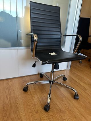 Silla de oficina ergonómica negra