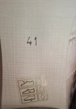 Zapatos tacón piel marrón efecto madera