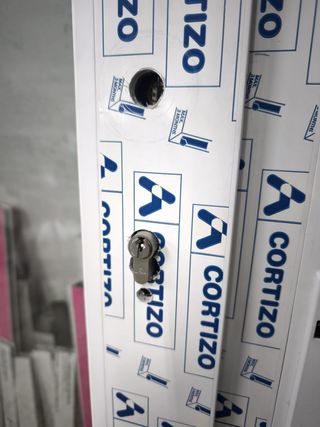 Puerta PVC CORTIZO 85 x 231 NUEVA