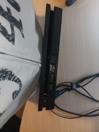 PS4 Slim 1TB Negra + Mando y Cables