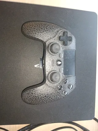 PS4 Slim 1TB Negra + Mando y Cables