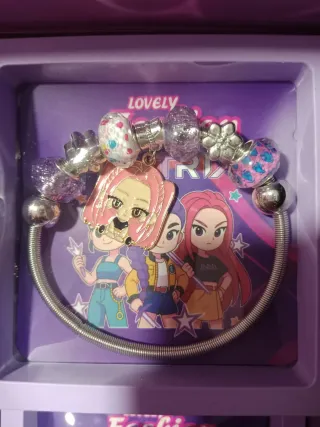 Pulseras con charms y figuras