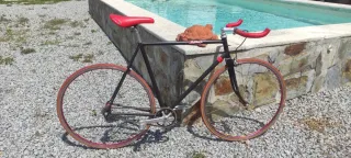 Bicicleta Fixie Negra y Roja