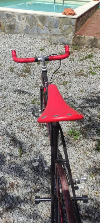 Bicicleta Fixie Negra y Roja