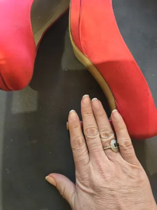 Zapatos de tacón Stuart Weitzman rojos