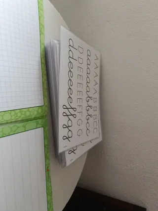 24 abecedarios móviles y 45 pizarras