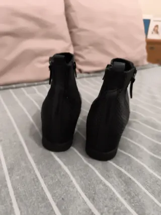Botines de piel negros