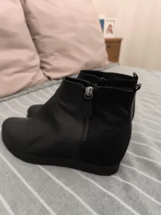 Botines de piel negros