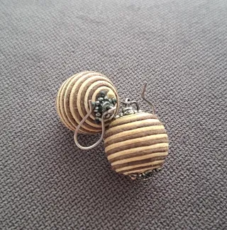 Pendientes redondos marrones y beige
