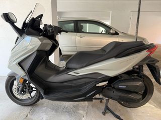 Honda Forza 125cc gris plata automatica