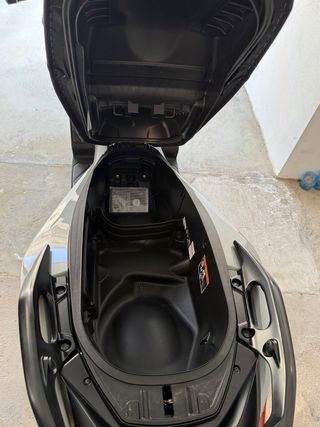 Honda Forza 125cc gris plata automatica