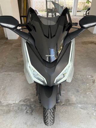 Honda Forza 125cc gris plata automatica