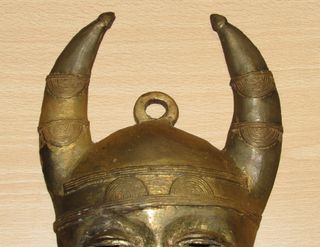 Máscara bronce Senufo Kpelye Kpelie África cuernos