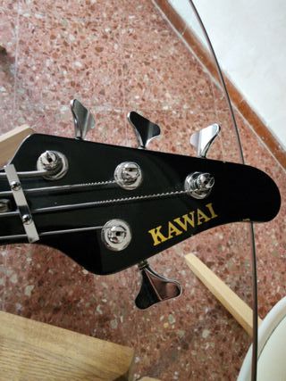 Bajo kawai japonés impoluto