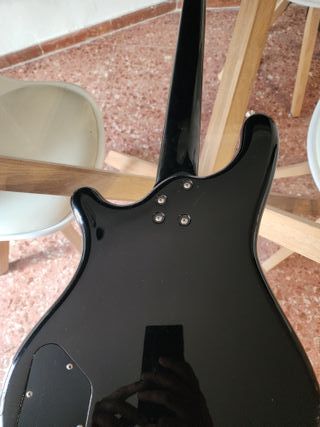 Bajo kawai japonés impoluto