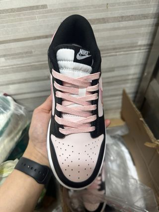 Nike Dunk Rosa y Negro