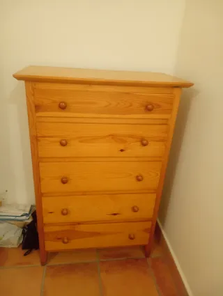 Cómoda de madera de pino