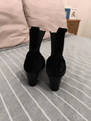 Botines de serraje negros