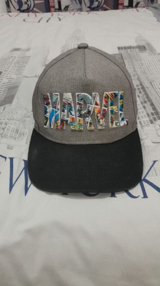 Gorra Marvel Gris y Negra