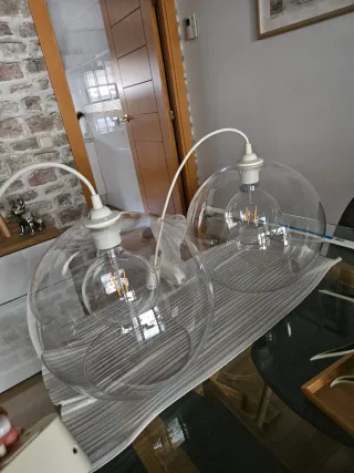Lámparas globo cristal Ikea con barra y bombillas