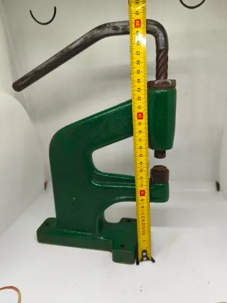 Torchietto per bottoni completo di punzone