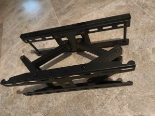 Soporte pared TV articulado.