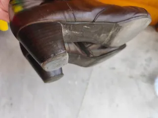 Botines de piel marrones con hebilla