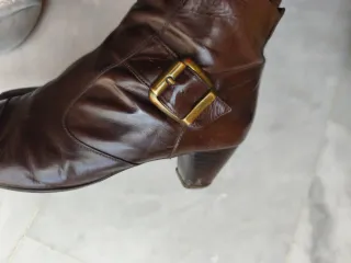 Botines de piel marrones con hebilla