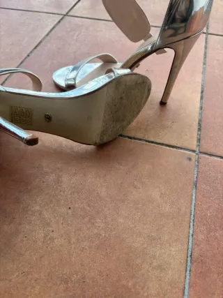 Sandalias plateadas tacón fino T39