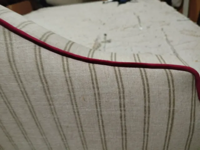 Cabecero tapizado con ribete