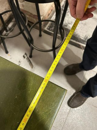 Mesas de madera para bar, barnizadas en verde