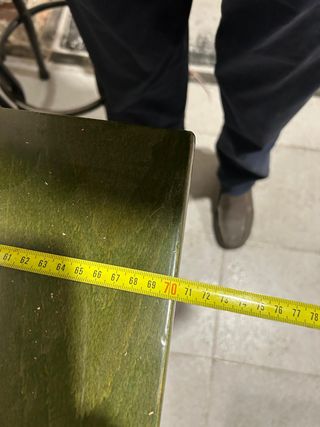 Mesas de madera para bar, barnizadas en verde