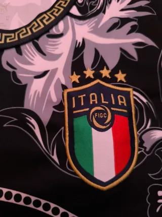 Camiseta Italia x Versace Negra