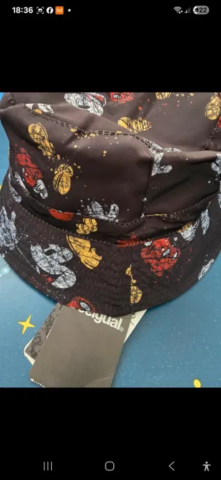 Chapéu Desigual Mickey Mouse Preto Multicolor.