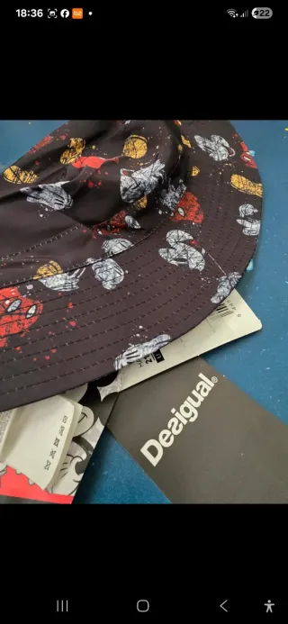 Chapéu Desigual Mickey Mouse Preto Multicolor.