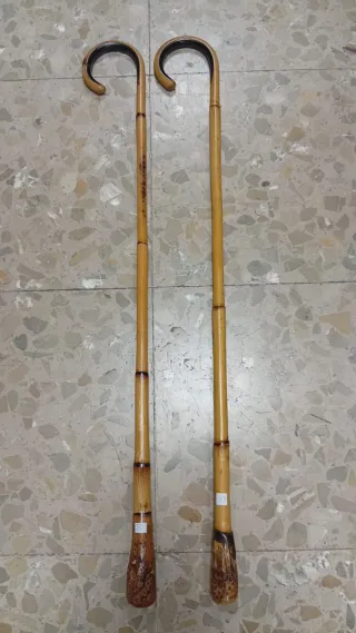 Bastones de bambú con mango curvo