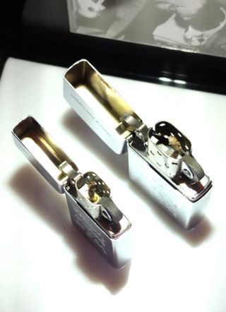 Pareja Zippo Slim y Regular History of Logogram