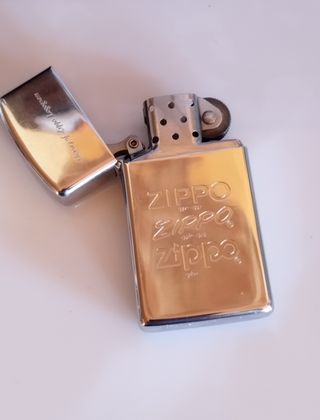 Pareja Zippo Slim y Regular History of Logogram