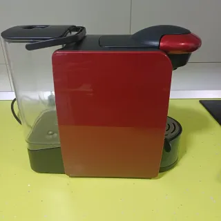 Cafetera Bosch Roja