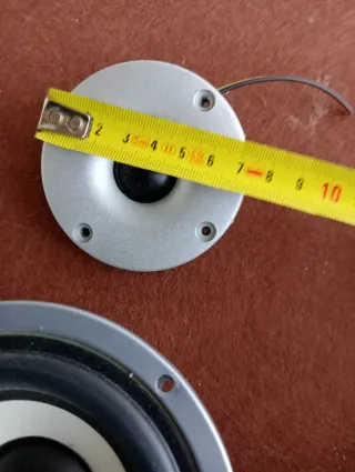 Altavoces plata y negro