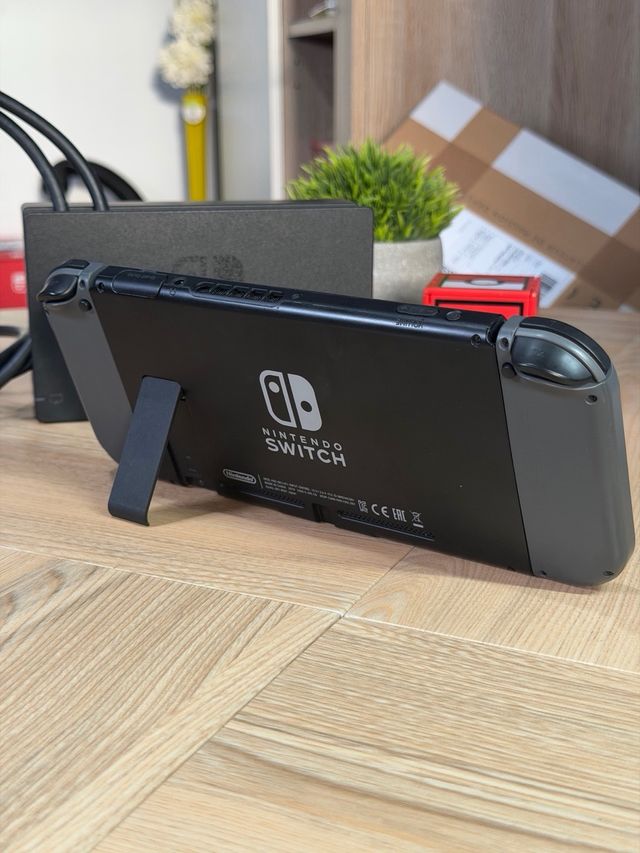 Nintendo Switch V2 (Batteria Migliorata) + Accessori